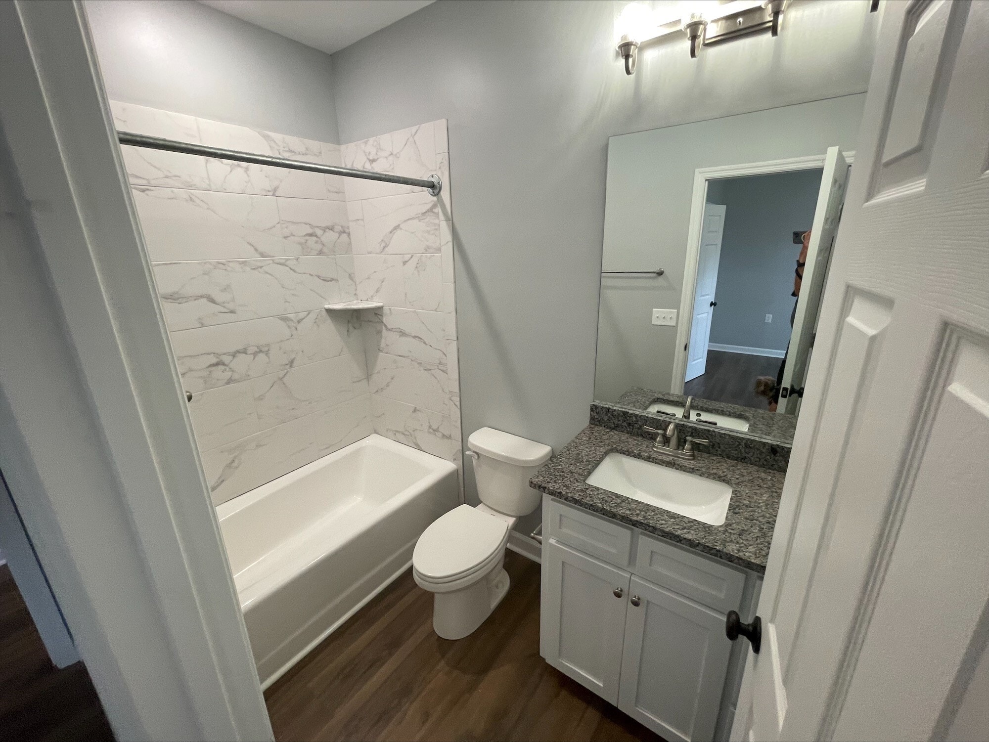 Front Bedroom Private Bathroom - 1112 N Toombs St