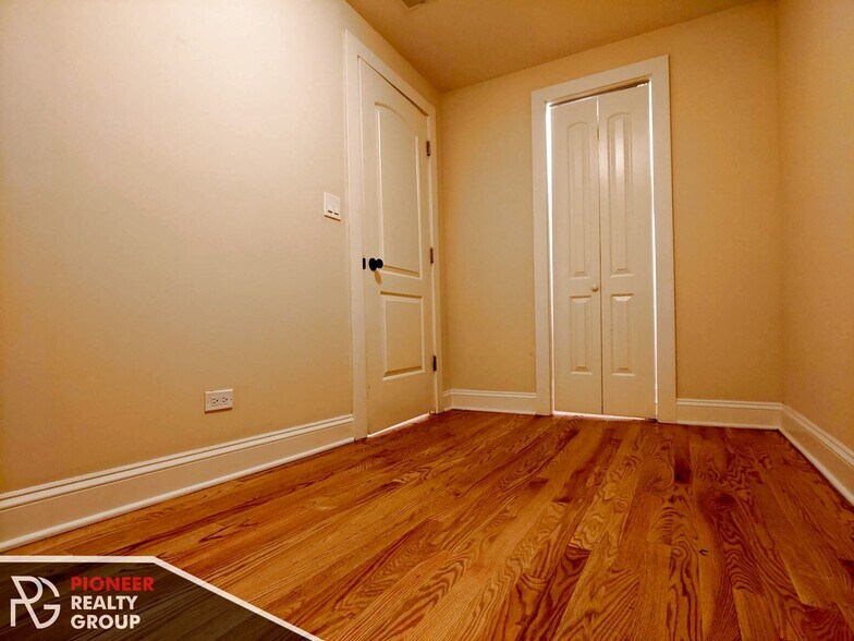 Building Photo - 4036 N Ashland Ave