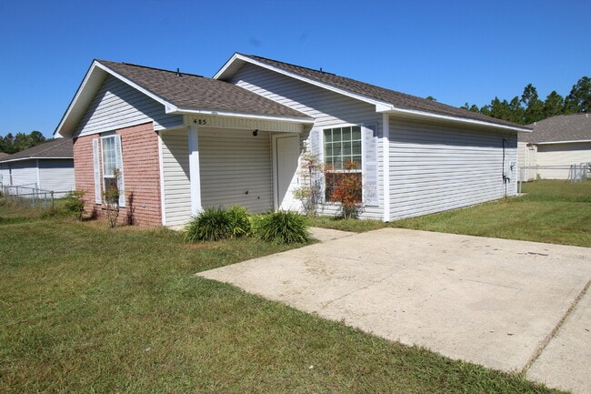 Building Photo - Move in special! 3/2 patio home with spaci...