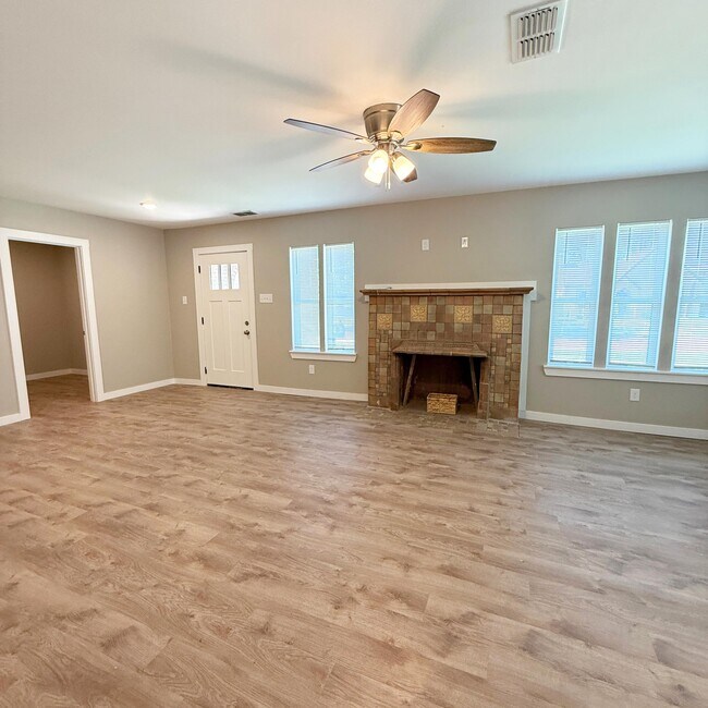 Building Photo - 2222 16th St