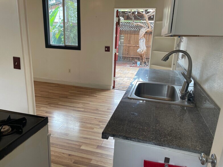 Building Photo - 3554 Colonial Ave