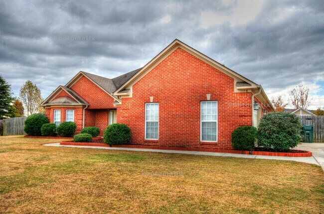 Building Photo - 176 Timber Oak Rd