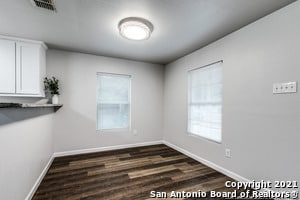Building Photo - 423 Millard St