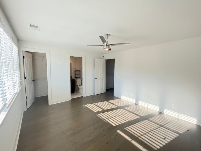 Building Photo - 2 BEDROOM | 2.5 BATH | BALCONY