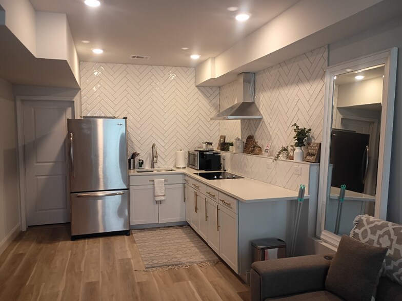 Building Photo - 5405 Rosewood Pl