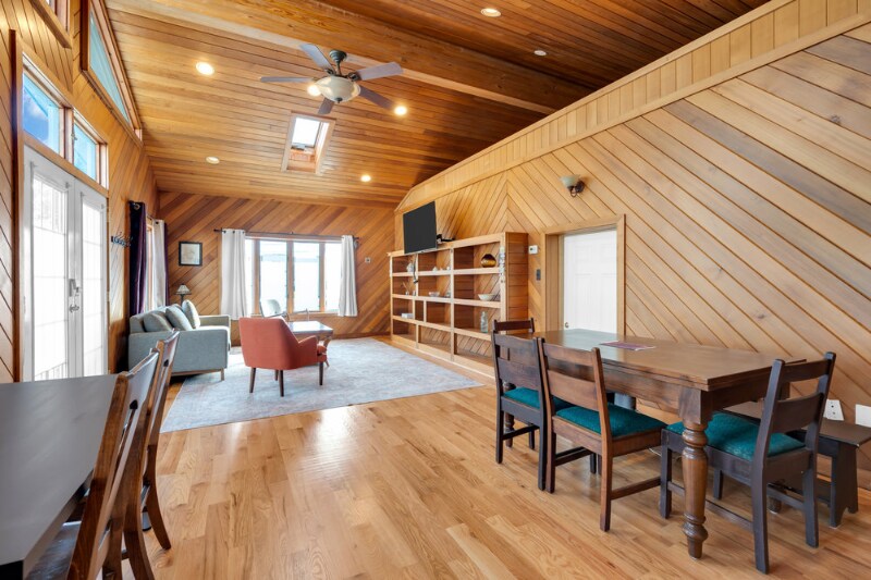 Building Photo - 51 Laurel Ave