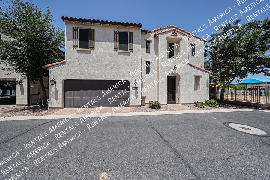 Building Photo - 1930 S Sycamore Pl