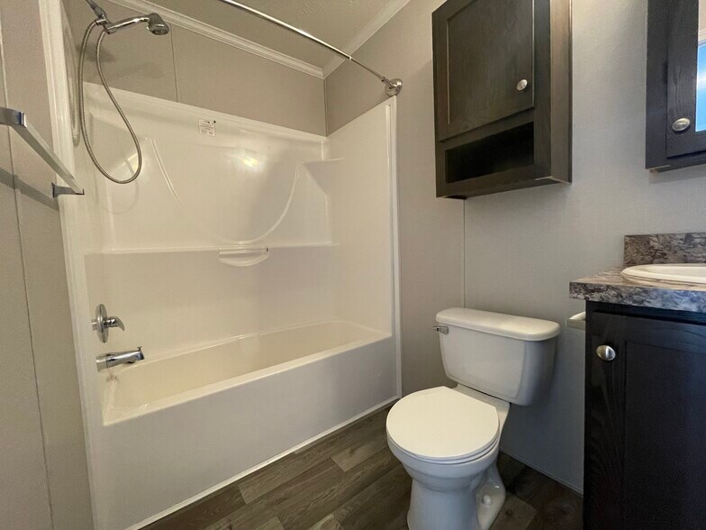 Building Photo - 15864 Marentette Dr