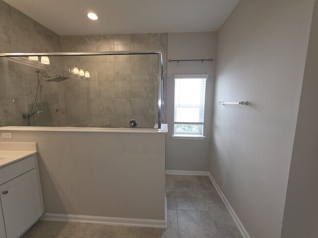 Building Photo - 312 Clarys Run