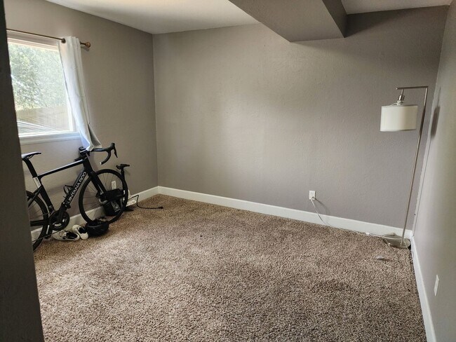Building Photo - Charming 3-Bedroom Home in a Prime Location!
