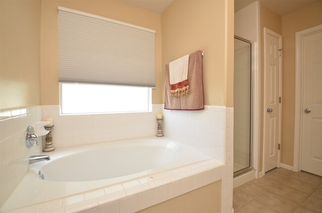 Building Photo - 2911 Meadowglen Cove