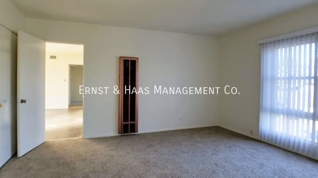 Building Photo - 3690 Country Club Dr