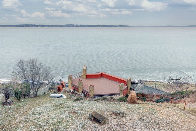 Building Photo - Lake Mendota Dream Home in Desirable Sprin...