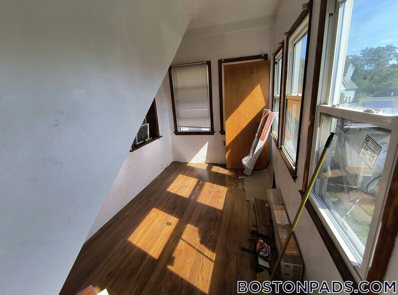 Building Photo - 200 Highland St