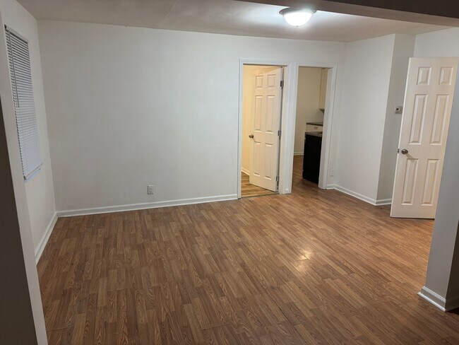 Building Photo - 274 Wrexham Ave