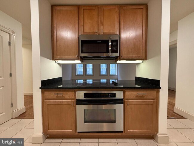 Building Photo - 515 9th St NW