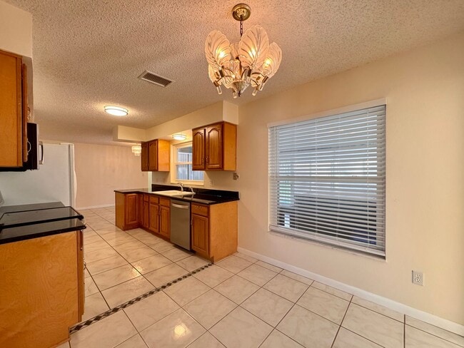 Building Photo - Charming 3 Bed/2 Bath Single Family Home in Winter Park!