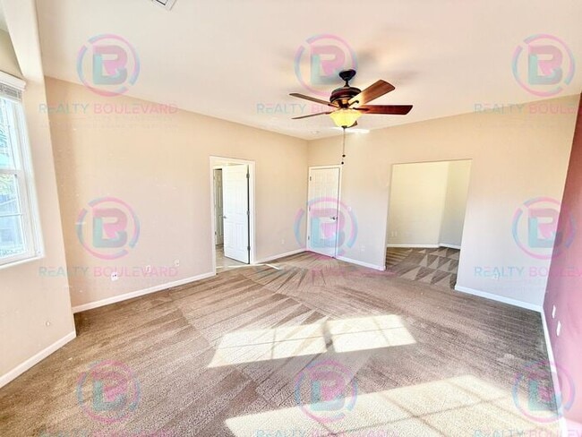 Building Photo - Beautiful townhome in South Meadows! 3-bed...