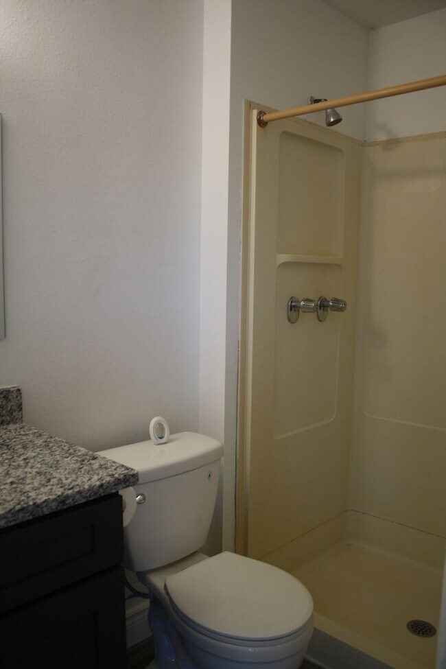 Building Photo - Charming Home in a Prime Location – Update...