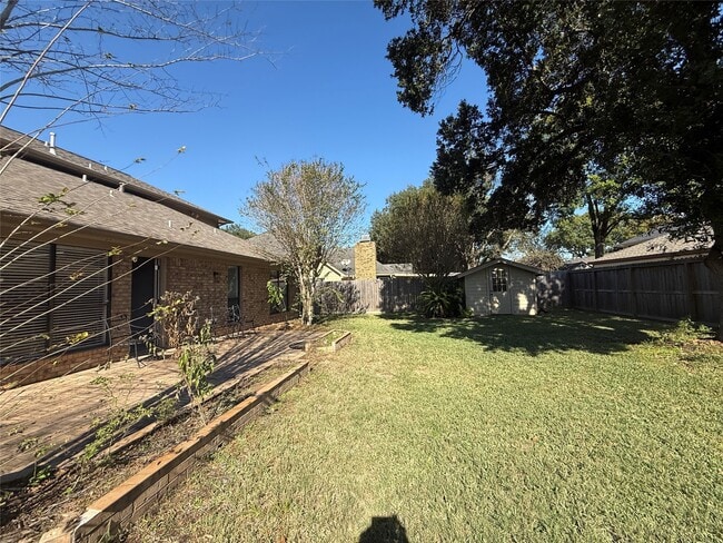 Building Photo - 523 Earls Ct Dr