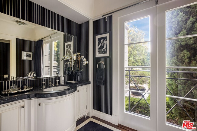 Building Photo - 10847 Bellagio Rd