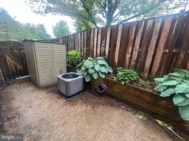 Building Photo - 9574 Standon Pl