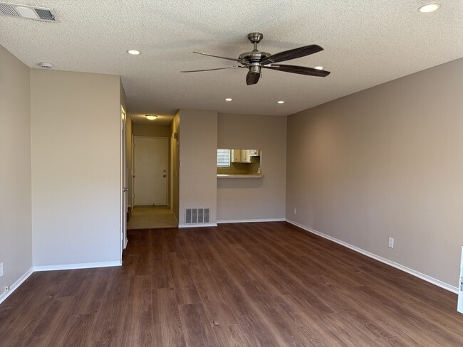 Building Photo - 183 Southampton Way