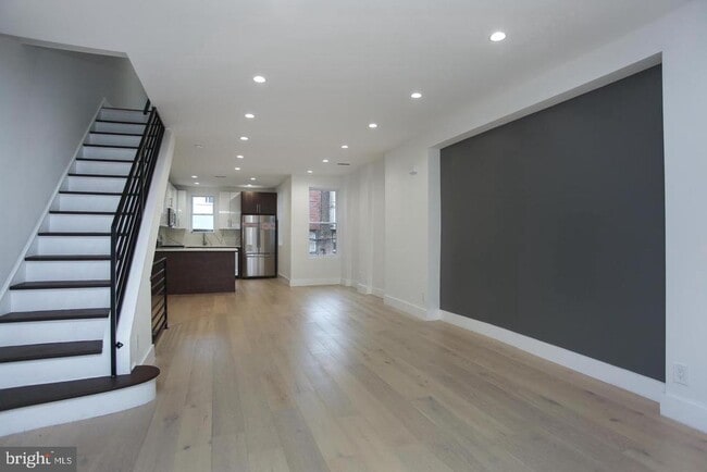 Building Photo - 5844 Fernwood St