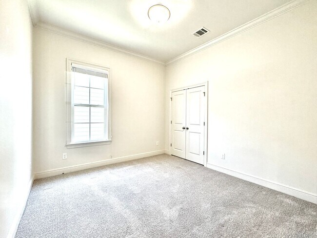 Building Photo - Cottage-Style 3BR Home in Americana