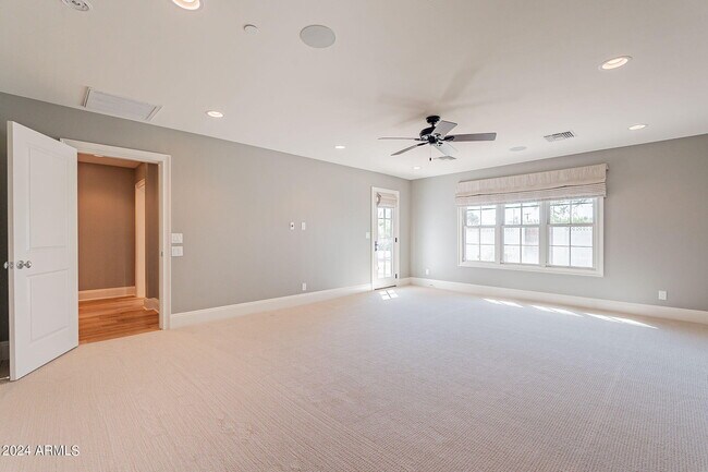 Building Photo - 6433 E Calle Camelia