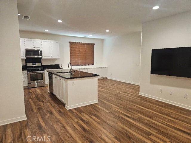 Building Photo - 371 N Bellarose Way