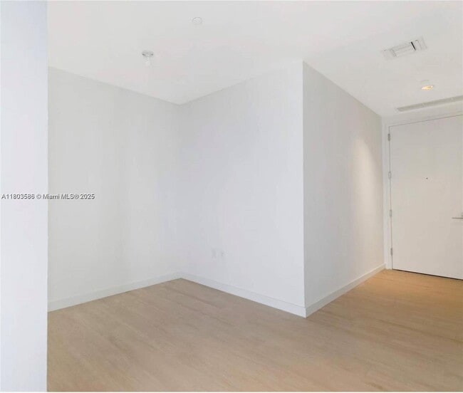 Building Photo - 2831 S Bayshore Dr