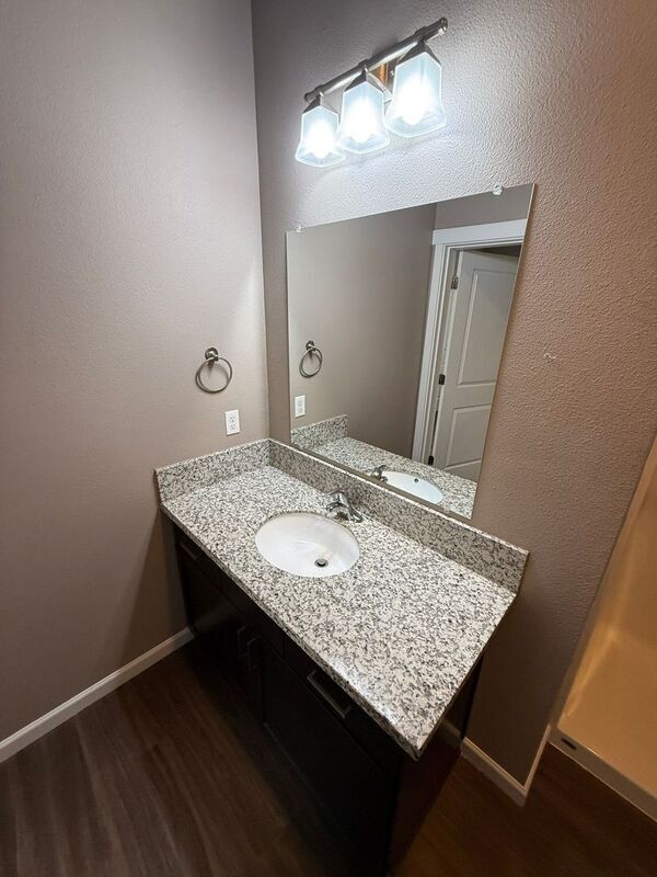 Building Photo - 4235 Hawthorne Ave NE