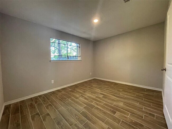 Building Photo - 7886 Locksley Rd