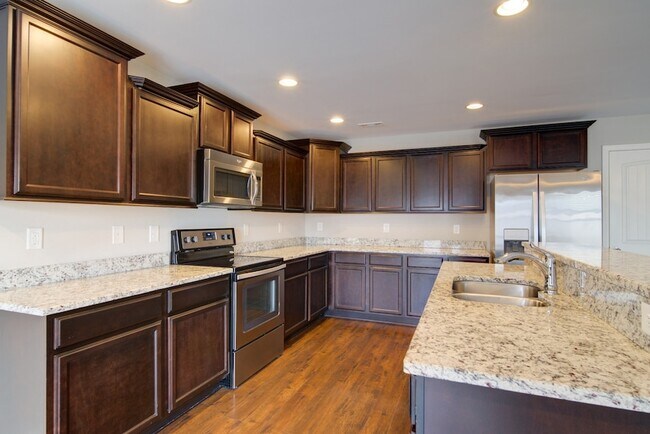 Building Photo - 226 Saxony Way