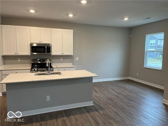 Building Photo - 2052 Rowena Ln