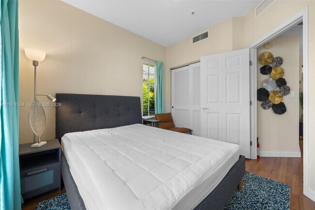 Building Photo - 18413 NE 27th Ct