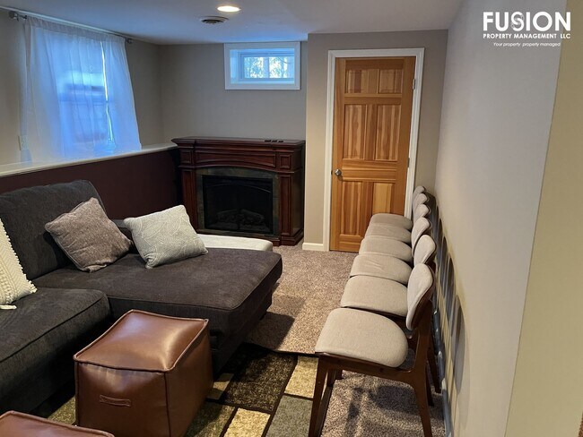 Building Photo - Fully Furnished Rental w/Steam Room & Sauna!
