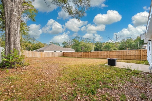 Building Photo - 691 S 11th St