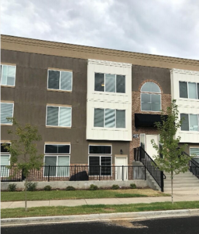 Primary Photo - Lyman Triplex