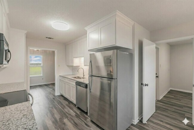 Building Photo - 6248 Trail Lake Dr