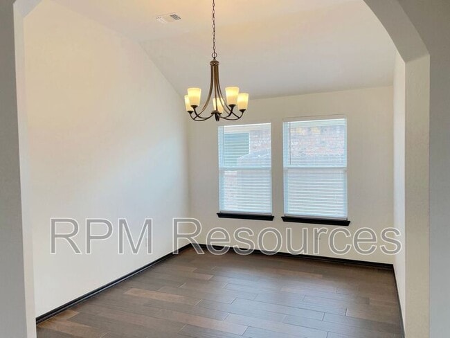 Building Photo - 702 Midland Valley St
