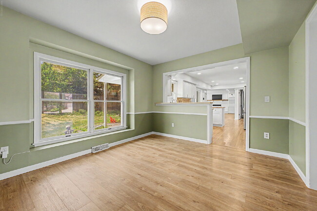 Building Photo - "Spacious 4-Bedroom Oasis with 4 Full Baths in Prime Englewood Location – 3306 Sq. Ft. of Comfort...