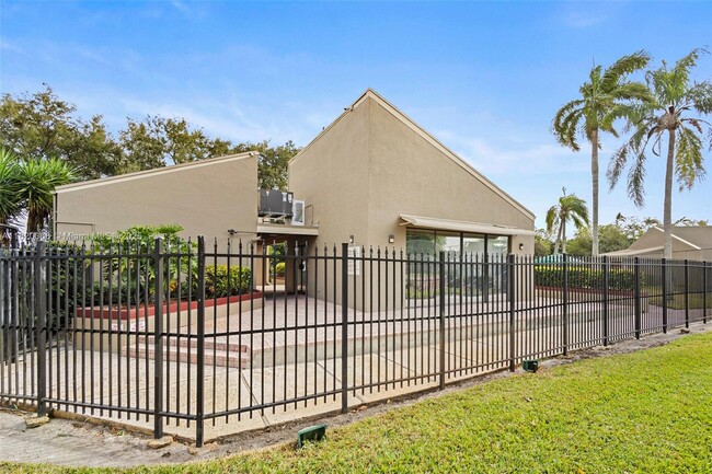 Building Photo - 1151 N Hiatus Rd
