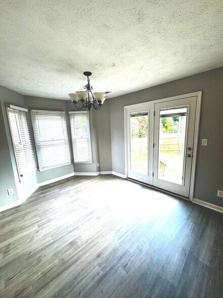 Building Photo - 5551 Robmont Dr