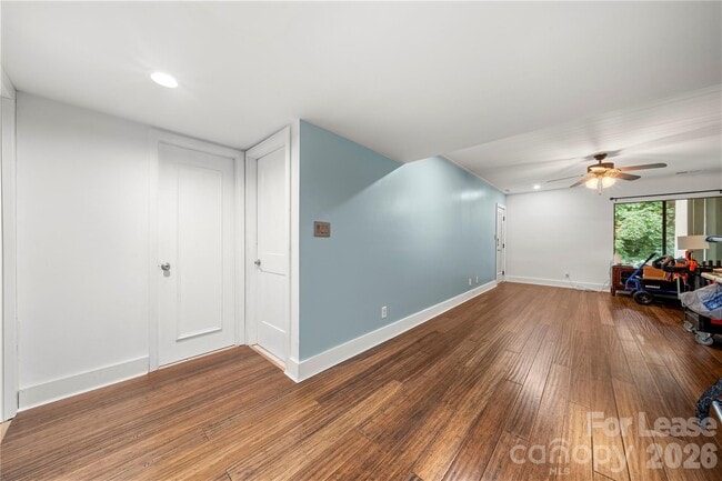 Building Photo - 222 Riverview Terrace