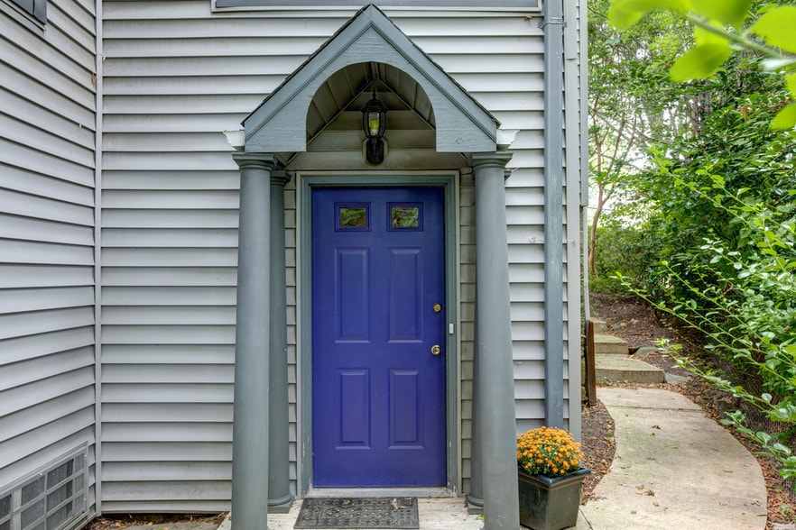 Private Entrance - 4411 38th St NW