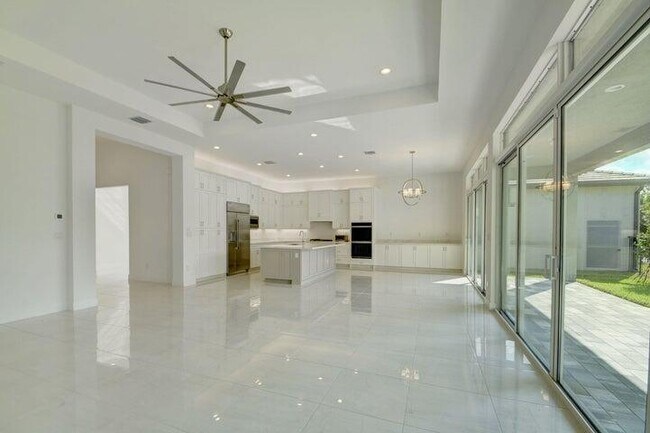 Building Photo - 12832 Veneto Springs Dr