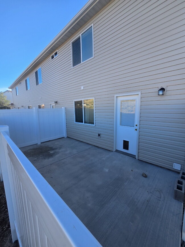 Building Photo - 208 W 800 N