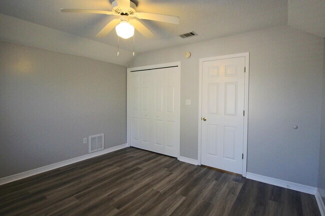 Building Photo - 414 Whirlaway Ct